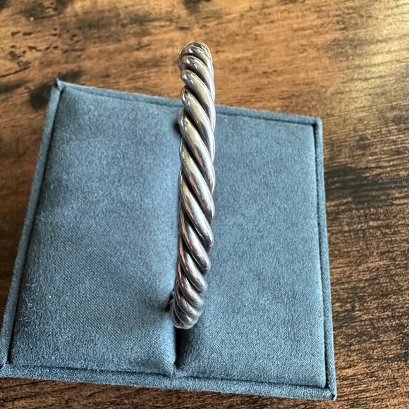 David Yurman Cable Cuff Bracelet w/ Sterling Silver & Lapis Lazuli - Medium - Picture 5 of 16